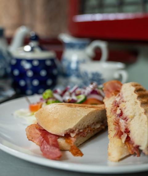 Caffi Cadw Cafe - Castell Coch